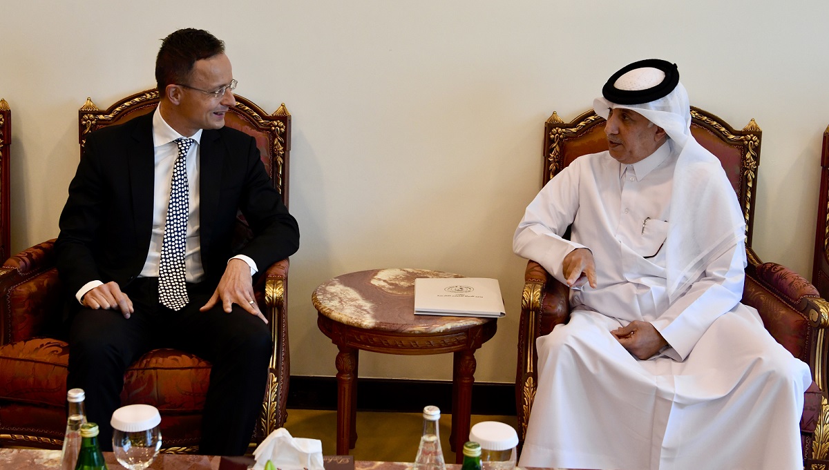 Minister Péter Szijjártó visits Qatar